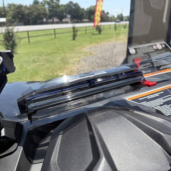 
                  
                    Seizmik Toolless Versa-Vent Windshield Close Up
                  
                