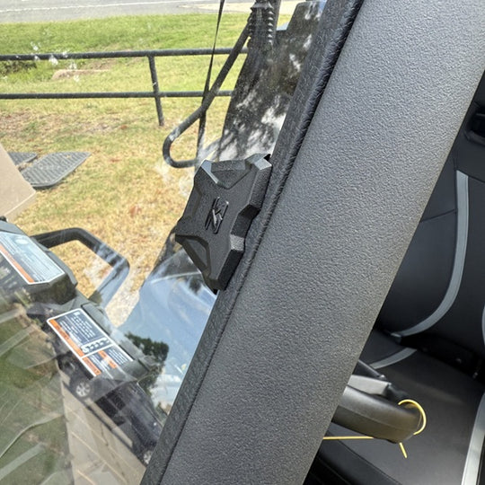 
                  
                    Seizmik Toolless Versa-Vent Windshield Can-Am Maverick Trail
                  
                
